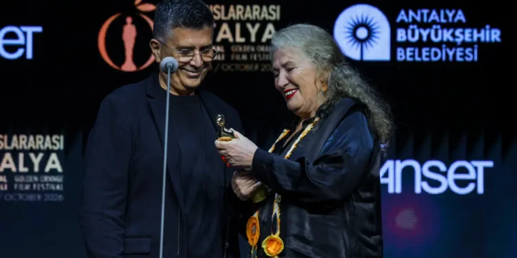 Suzan Kardeş’e 63. Antalya Altın Portakal Film Festivali’nde Sinema Emek Ödülü
