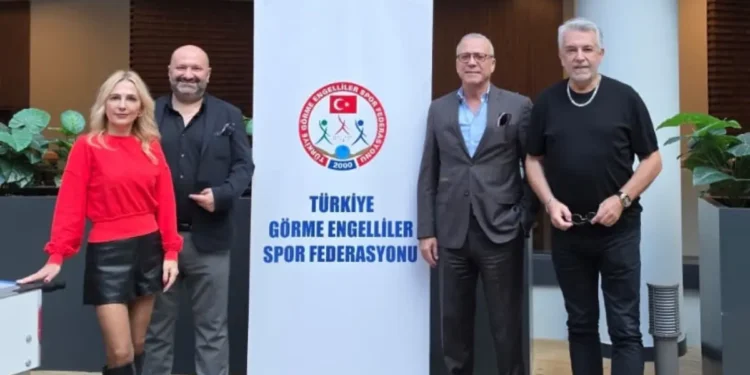 Ünlüler görme engelliler ile futbol maçına çıkıyor