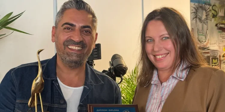 Bülent Polat, Rusya’da kazandığı ödülü teslim aldı
