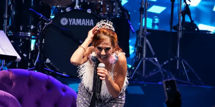 Yıldız Tilbe’den Kıbrıslılara müzik ziyafeti