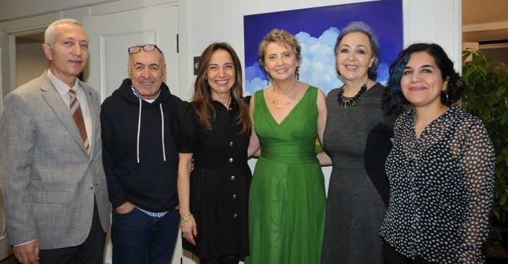 Dr. Handan Yavuz kendi kliniğinde sanatsal etkinliklerin ilkini Toçev yararına gerçekleştirdi