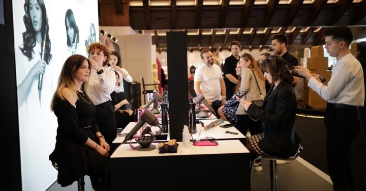 İş, sanat ve cemiyet Hayatı Sephora Gold dünyasıyla tanıştı