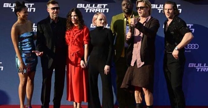 Brad Pitt film galasında herkesi şaşırttı