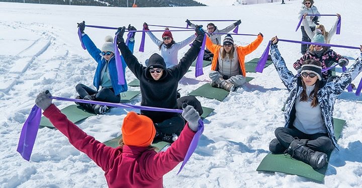 Eklem Sağlığı için 2400 m’de yoga yaptılar