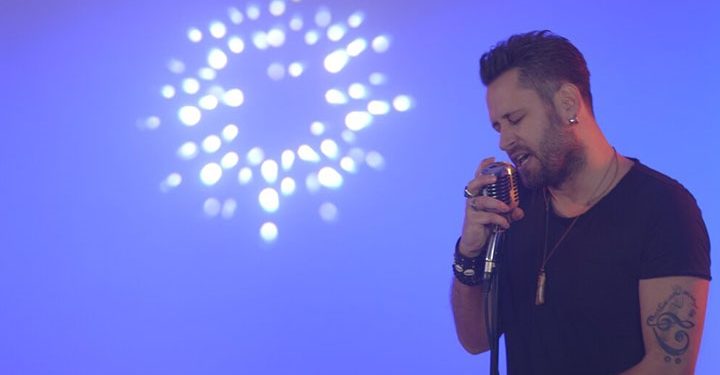 Kemal Bozkurt, Erol Evgin’in ‘İşte Öyle Bir Şey’ini yeniden yorumladı