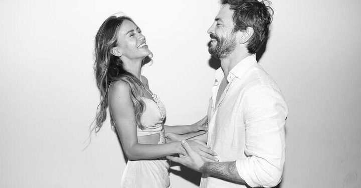 Ahmet Kural’dan aşk pozu