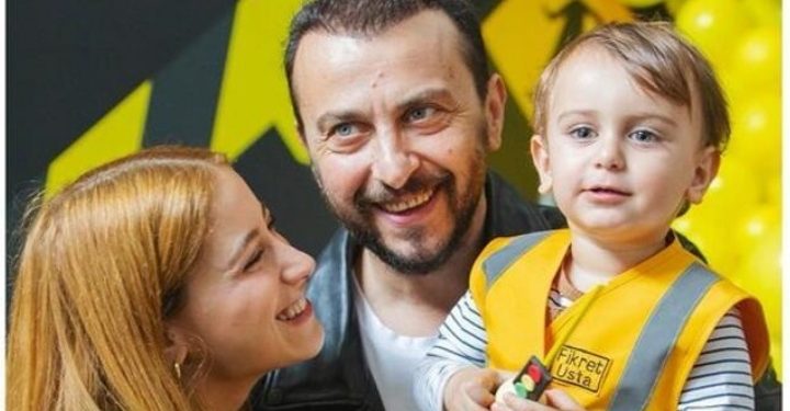 Hazal Kaya bebeğinin ilk adına yaptığı anketle karar verdi
