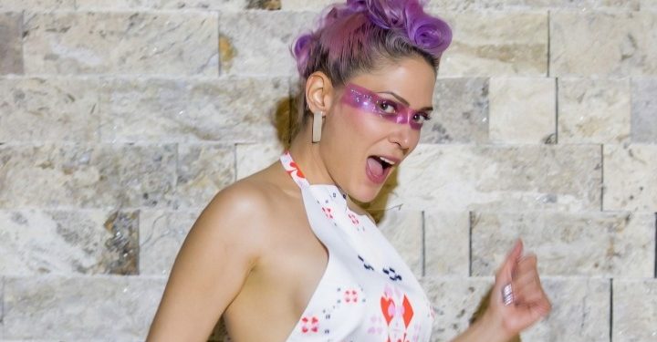 Müjde Kızılkan, Erşan Kuneri’deki şarkılarıyla dikkatleri üzerine çekti