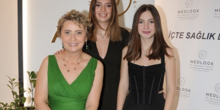 Dr. Handan Yavuz sahibi olduğu Medlook kliniğinde sanatsal etkinliklerin ilkini Toçev yararına gerçekleştirdi