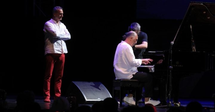 Boğaz’da Fatih Erkoç ve Kerem Görsev ile caz büyüsü