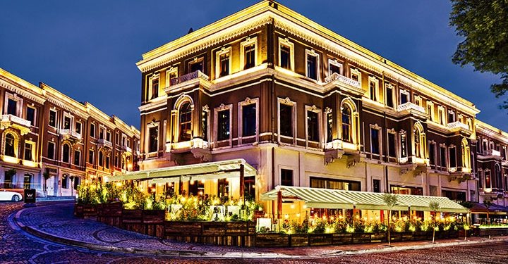 Tarihin şıklıkla buluştuğu W Istanbul, en mutlu anlarınıza ortak