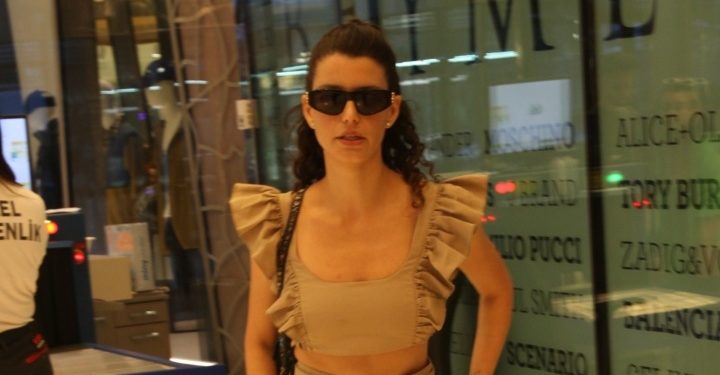 Beren Saat duru güzelliğiyle dikkatleri üzerine çekti