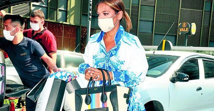 Demet Akalın’dan çalışma arkadaşlarına jest