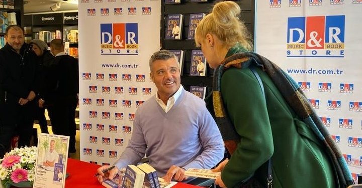 Sadettin Saran, D&R’da okurlarıyla buluştu