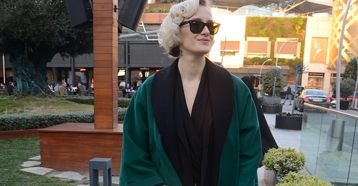Didem Soydan farklı tarzıyla objektiflere takıldı