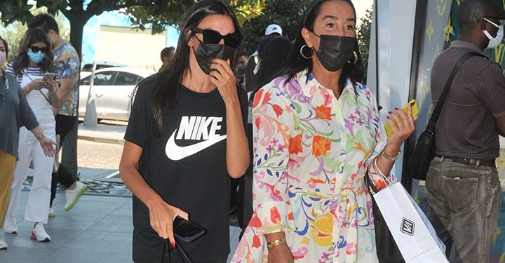 Aslıhan Doğan annesi ile alışveriş turunda