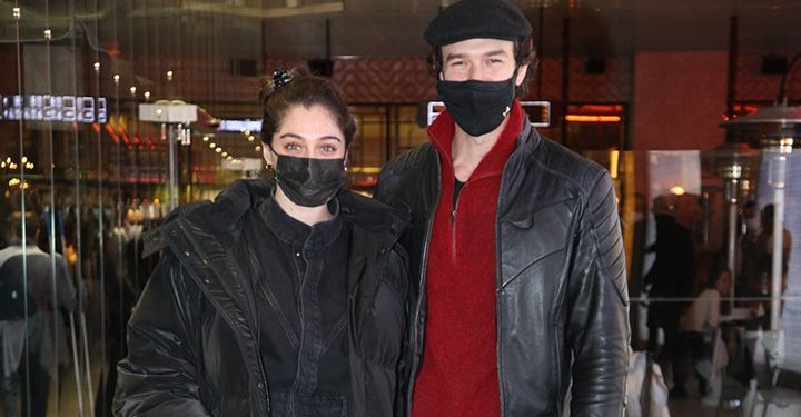 Cemre Baysel ile Aytaç Şaşmaz çifti dostlarıyla buluştu