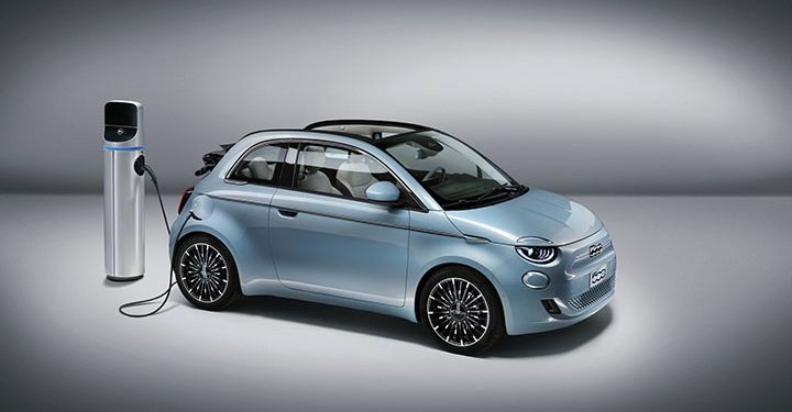 Fiat, tamamen elektrikli yeni modeli Fiat 500’ü tanıttı