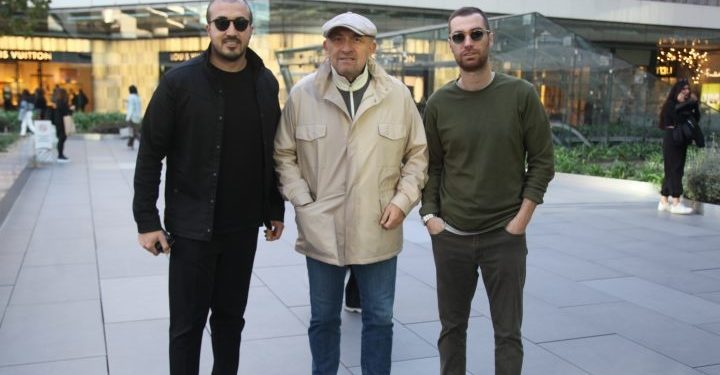Sinan Engin, oğlu ve yakın dostu ile gezmede
