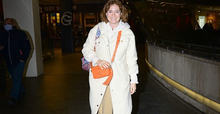 Ceyda Düvenci arkadaşlarıyla akşam yemeğinde buluştu