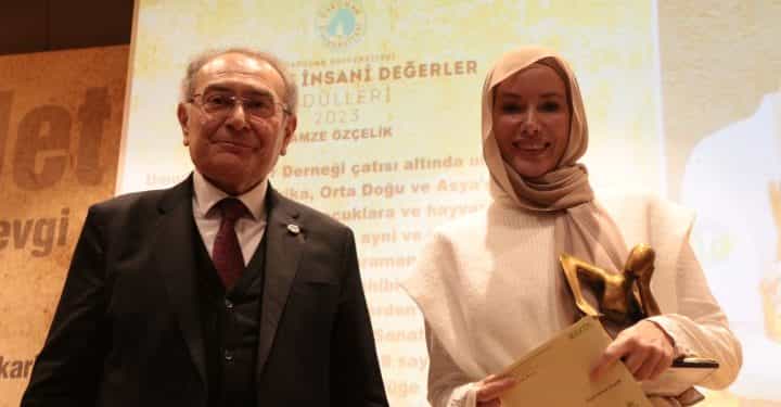 Gamze Özçelik’e ‘Yüksek İnsani Değerler Ödülü’ verildi
