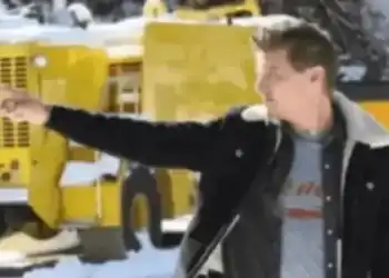 Jeremy Renner yürümeye başladı