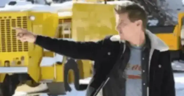 Jeremy Renner yürümeye başladı