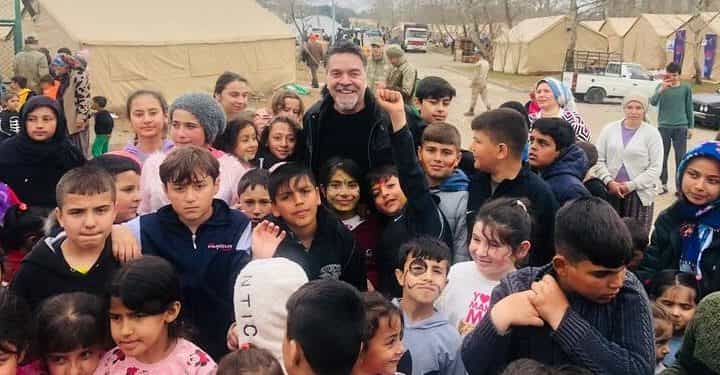 Beyazıt Öztürk’den depremzede çocuklara ziyaret