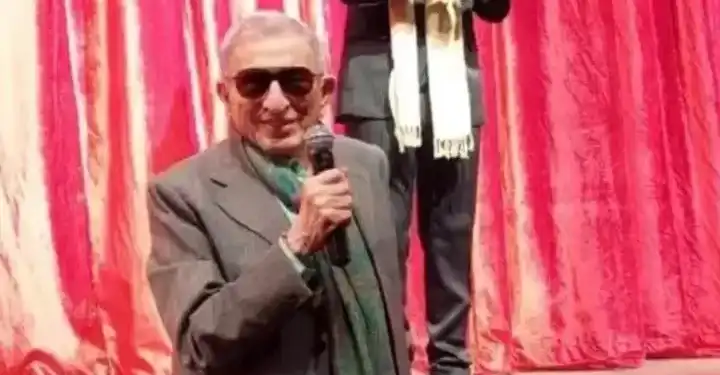 Haldun Dormen’e sahnede doğum günü sürprizi