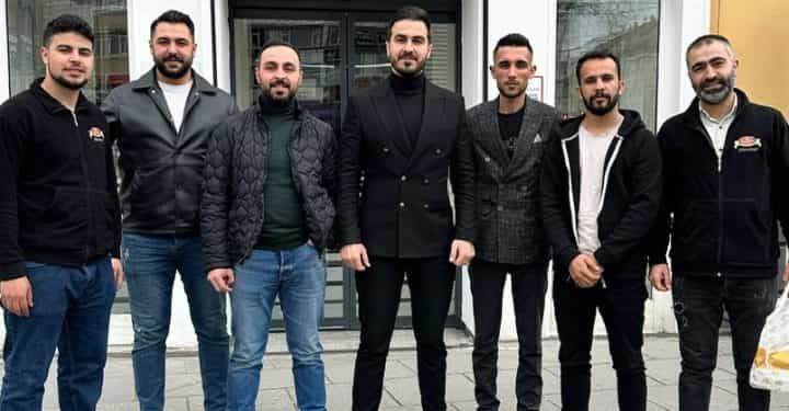 Ekibiyle kan bağışı yaptı