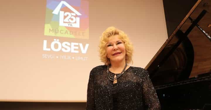 Lösev, Gülsin Onay ile umuda seslendi