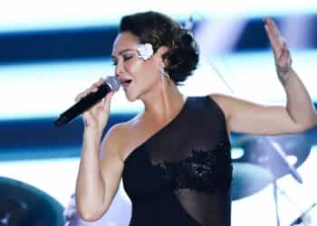 Hülya Avşar, bayramda hem göze hem kulağa hitap etti