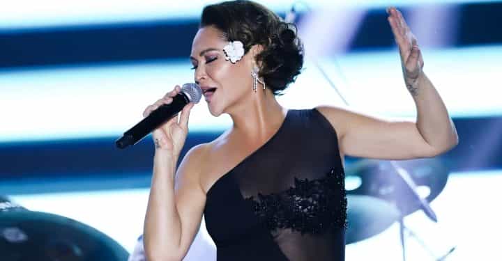 Hülya Avşar, bayramda hem göze hem kulağa hitap etti