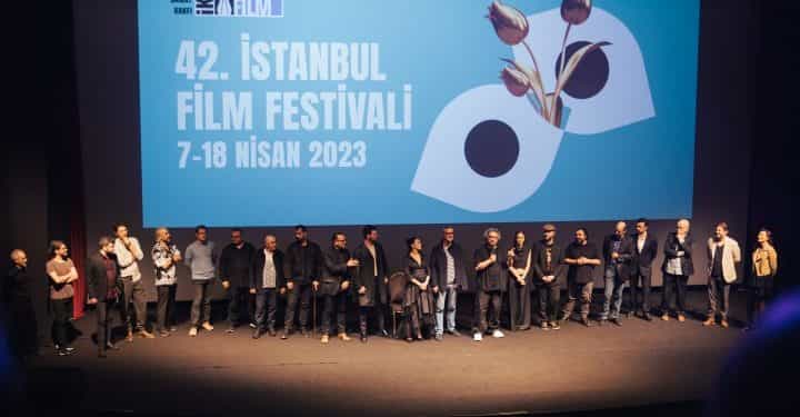Başrollerinde Kıvanç Tatlıtuğ ve Funda Eryiğit’in yer aldığı ‘Boğa Boğa’nın prömiyeri gerçekleşti