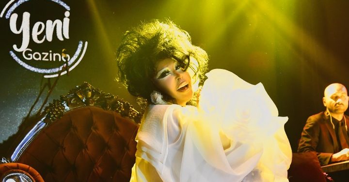 Türk Sanat Müziği’nin yaşayan efsanesi Diva Bülent Ersoy, Maslak Yeni Gazino’da sahne aldı
