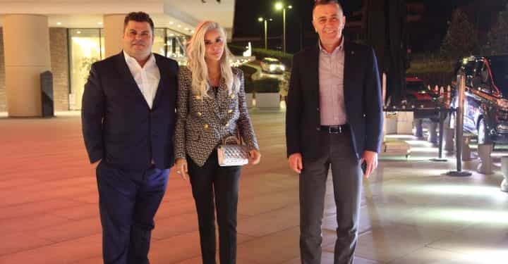 Elif İnci Aras, eşi Baran Aras ve Dr. Mehmet Durman ile iftar yemeği yedi