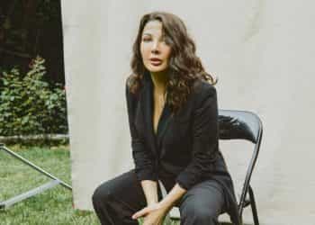 Eylem Tok, yaratıcılıkta sınır tanımıyor ve yeni projesi ile hayatı farklı bir pencereden ele alıyor