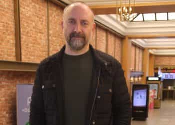Halit Ergenç, çocuklarıyla sinema keyfi yaptı