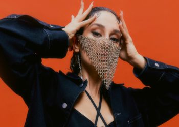 Mela Bedel, ilk albümü ‘Bölüm Sonu’ ile uzun süren heyecanlı bekleyişi sonlandırıyor