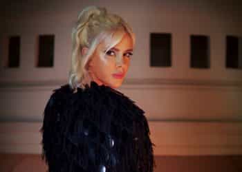 Ömür Gedik, Mustafa Sandal’ın çıkardığı ‘Pazara Kadar’ şarkısını Erhan Bayrak aranjesi ile yeniden yorumladı