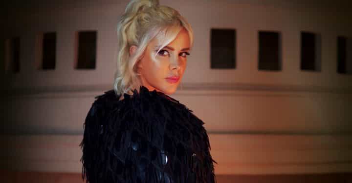 Ömür Gedik, Mustafa Sandal’ın çıkardığı ‘Pazara Kadar’ şarkısını Erhan Bayrak aranjesi ile yeniden yorumladı