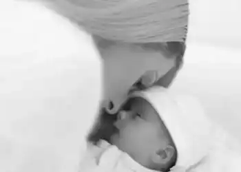 Paris Hilton’dan bebeği Phoenix ile yeni paylaşımlar