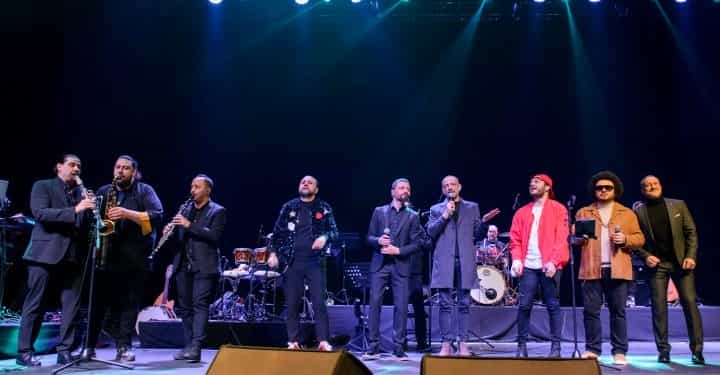 Mehmet Erdem ve konukları İlyas Yalçıntaş, Can Gox ve Bora Duran ile kızlarımız için Harbiye sahnesindeydi