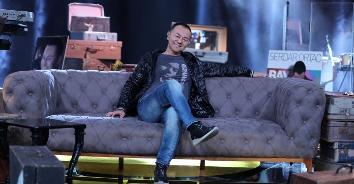 Serdar Ortaç sevilen şarkılarının akustik versiyonlarıyla sevenleriyle buluşmaya hazırlanıyor