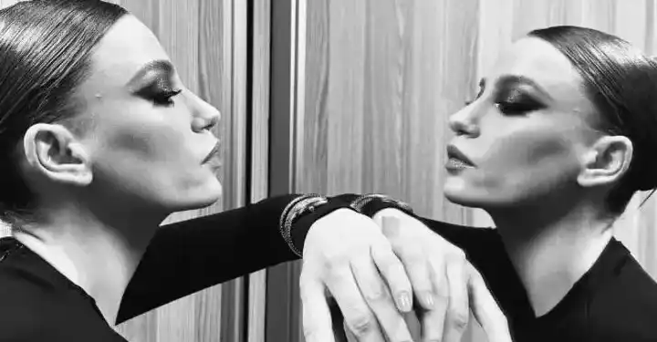 Serenay Sarıkaya siyah beyaz paylaşımlarıyla beğeni topladı