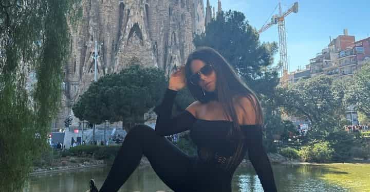 Simge Sağın, ‘Harcandıkça’ ile Spotify Camp Nou stadında