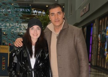 Örnek çift Aslıhan Güner ve Mert Kılıç alışveriş turunda