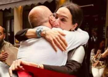 Birce Akalay, Darth Vader kostümü giyerek arkadaşına sürpriz yaptı