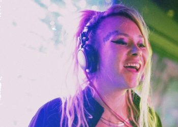 Çağla Özdöker, DJ performansıyla dikkatleri üzerine çekiyor