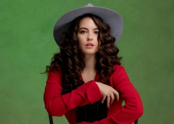 ‘Üvey Anne’ dizinin başrol kadrosuna Ezgi Şenler, Nisan Gencer karakteriyle dahil oldu